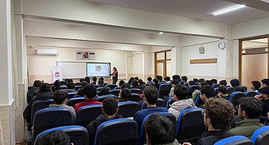Mersin'de gençlere dijital farkındalık semineri