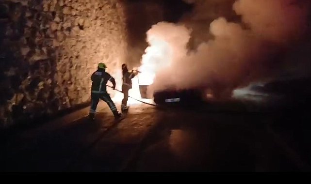 Mudanya yolunda korkutan araç yangını