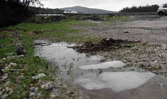 Muğla'da sağanak yağmur ile birlikte dolu yağdı
