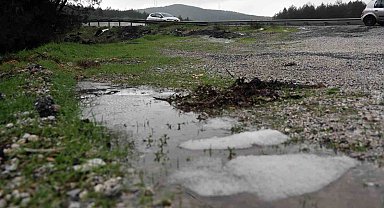 Muğla'da sağanak yağmur ile birlikte dolu yağdı