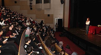 Nilüferli öğrenciler yazar Melis Sena Yılmaz ile buluştu