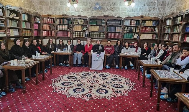 Öğrenciler Aksaray'daki okuma sohbetinde bir araya geldi