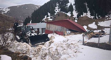 Ordu'da çığ düşmesi sonucu ahşap ev zarar gördü
