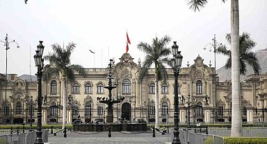 Peru Kongresi, Devlet Başkanı Jeri'yi görevden aldı