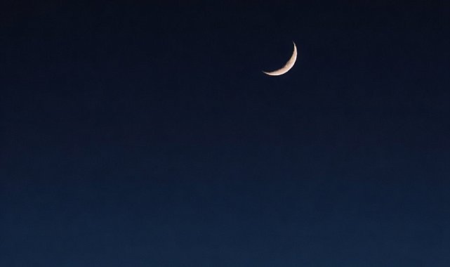 Ramazan'ın ilk iftarında Tekirdağ semalarında hilal güzelliği