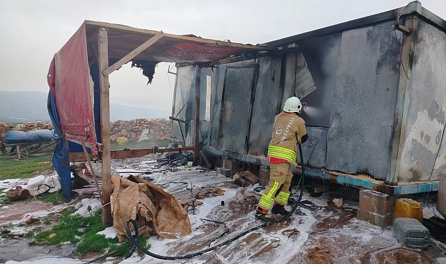 Reyhanlı'da alevlere telsim olan konteyner yandı