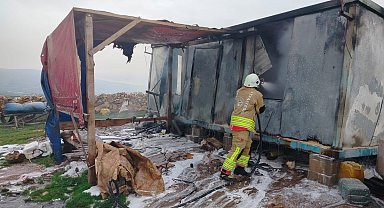 Reyhanlı'da alevlere telsim olan konteyner yandı