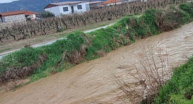 Sağanak yağış Sarıgöl'de kuruyan dereleri canlandırdı