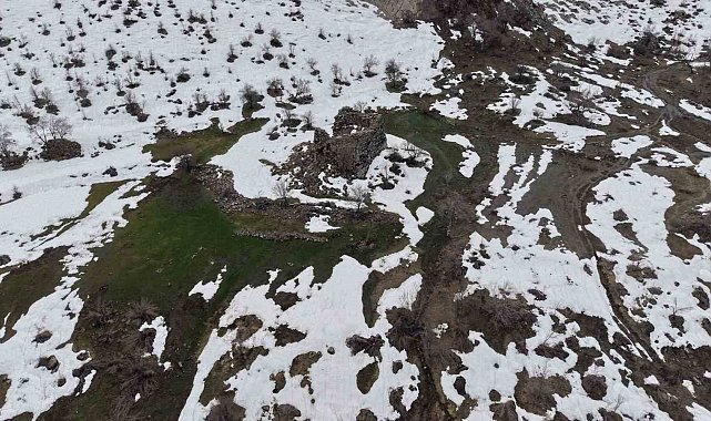 Şırnak'ta 3 bin yıllık evler, karların erimesiyle gün yüzüne çıktı
