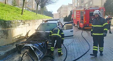 Tokat'ta park halindeki otomobil alev alev yandı