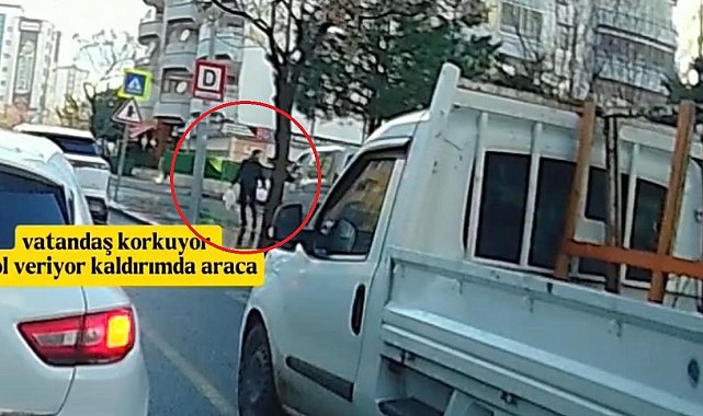 Trafik magandasının kaldırıma çıkıp ilerlediği anlar kameraya yansıdı