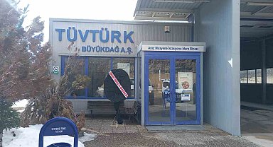 TÜVTÜRK'e siyah çelenk bırakıldı