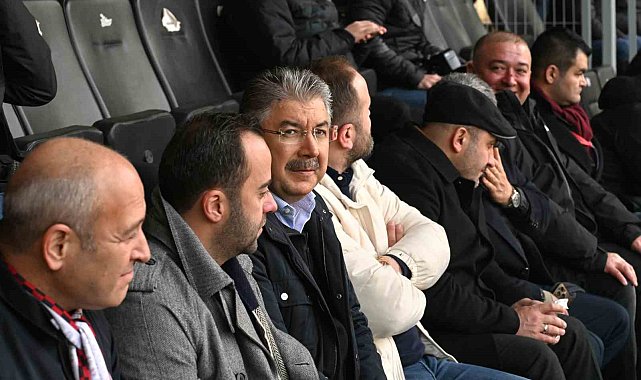 Vali Erdinç Yılmaz, Eskişehirspor'un Altay maçını tribünden takip etti