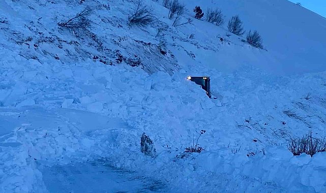 Vali Ergün: "Arama kurtarma çalışmaları durmadı, çığ riski sebebiyle ara verildi"