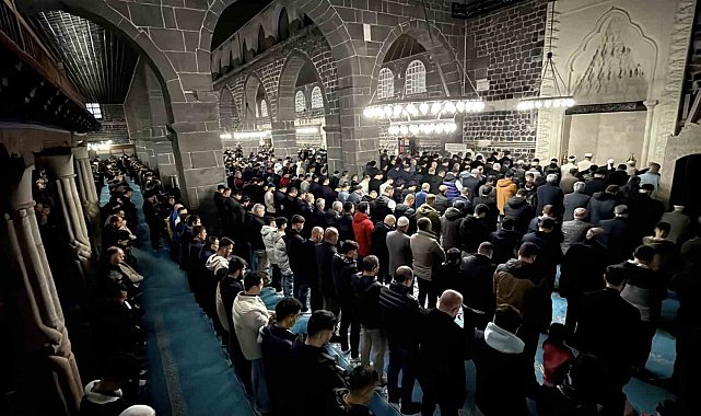 5. Harem-i Şerif'i de bayram namazı kılındı