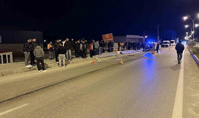 Adana'da belediye otobüsüyle çarpışan motosiklet sürücüsü genç, hayatını kaybetti