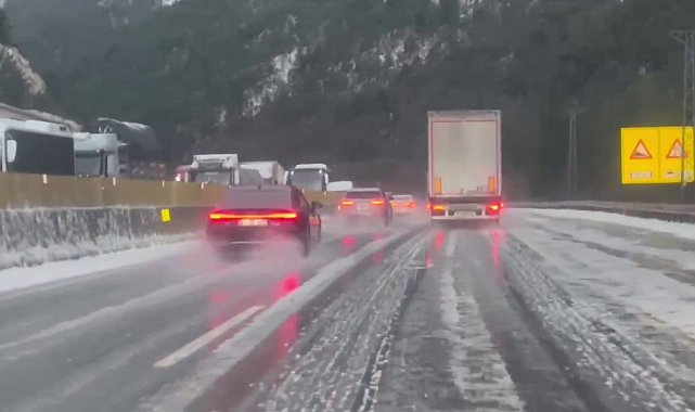 Adana'da dolu ulaşımda aksamalara neden oldu