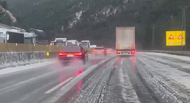 Adana'da dolu ulaşımda aksamalara neden oldu