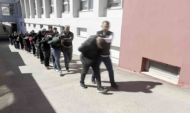 Adana'da zehir tacirlerine operasyon: 11 tutuklama