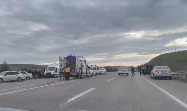 Adıyaman'da hafif ticari araç otomobille çarpıştı: 5 yaralı