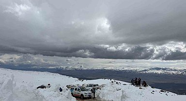 Ağrı Dağı'nda kaybolan dağcı için arama çalışması başlatıldı