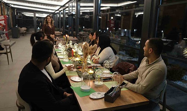 Ahlat'ta iftar sonrası cam fanus boyama etkinliği