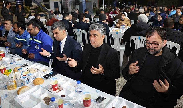 Akdeniz'de birlik sofrası: Kaymakam Şener personelle iftar yaptı