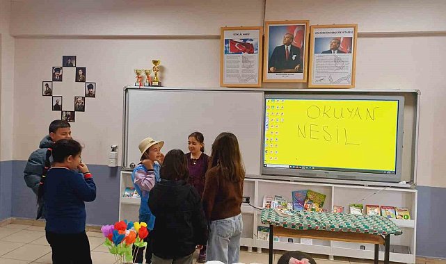 Altıntaş'ta öğrenciler kitapları drama ile canlandırdı