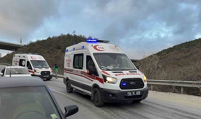 Arnavutköy'de hafif ticari araç ile hafriyat kamyonu çarpıştı: 1 ölü, 2 yaralı