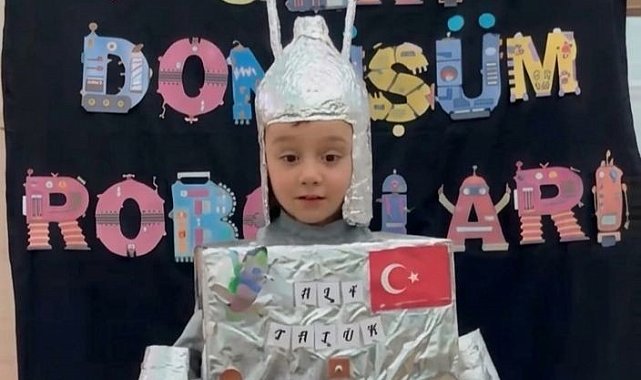 Aydıntepe'de geri dönüşüm malzemeleriyle robot defilesi yapıldı