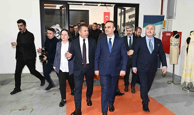Bakan Kacır, DTO'nun Teknik Tekstil Merkezini inceledi