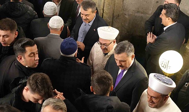 Bakan Tekin ve Çiftçi, bayram namazını Erzurum'da kıldı