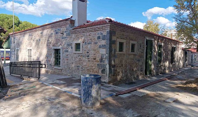 Bakan Uraloğlu: "60 Gar ve istasyonumuzu hem tarihi kimliğini koruyarak hem de modern ihtiyaçlara uygun hale getirerek yeniledik"