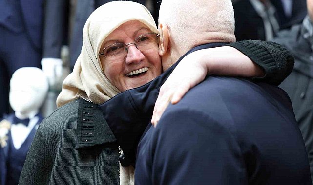 Başkan Bozbey çarşı esnafıyla bayramlaştı