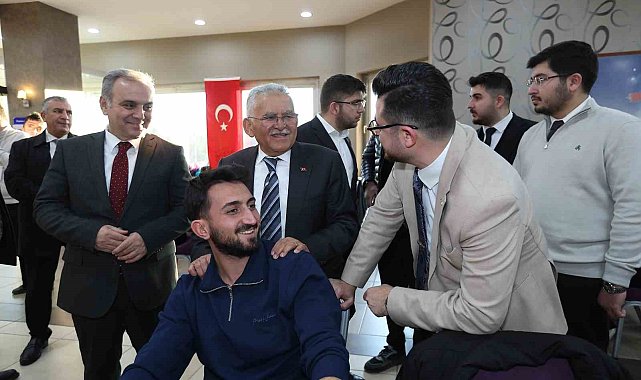 Başkan Büyükkılıç, ERÜ öğrencileri ile iftar bereketini paylaştı