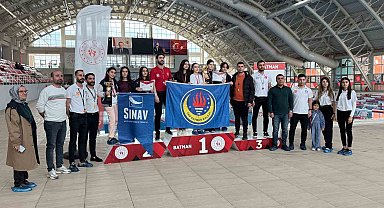 Batman'da yüzme yıldızları sahne aldı