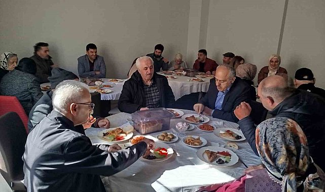 Bayburt'ta huzurevi sakinleri yakınlarıyla kahvaltıda buluştu