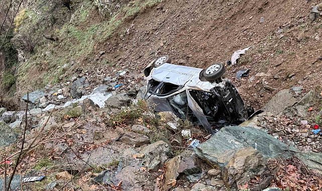 Bayram namazı yolunda kaza: Araç dereye uçtu, 1 kişi hayatını kaybetti
