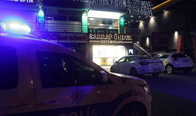 Biber gazıyla kuyumcuya giren maskeli 3 kişi, imitasyon bilezikleri çaldı