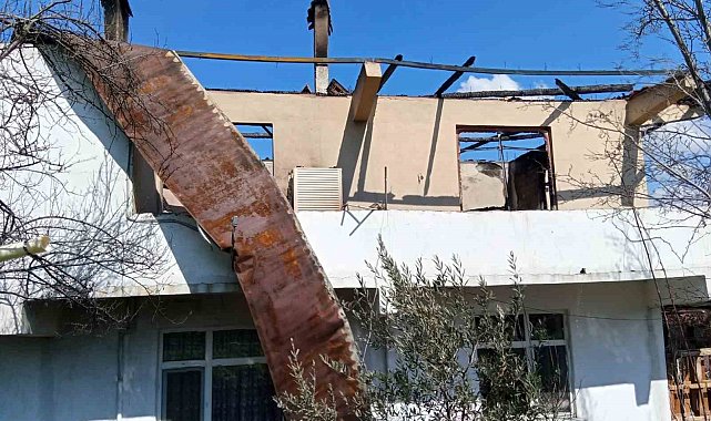 Bolu'da 2 katlı ev alevlere teslim oldu