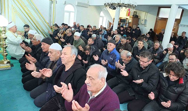 Burhaniye'de bayram namazında camiler doldu