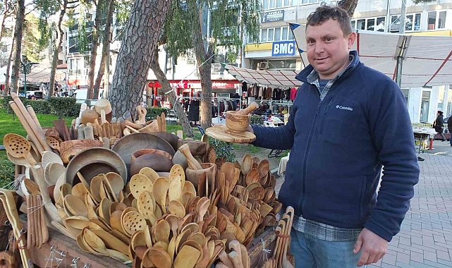 Burhaniye'de zeytin odunları mutfak gereci oldu