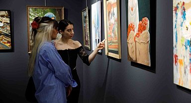 Bursa'da 'Kadın ve Işık' sergisi açıldı