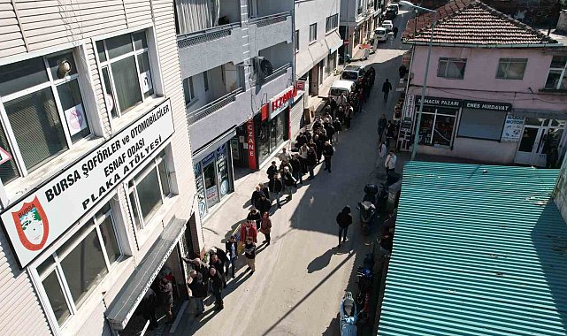 Bursa'da APP plaka izdihamı...Kuyruk sokaklara taştı
