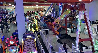 Bursa'da bayramın adresi AVM'ler oldu