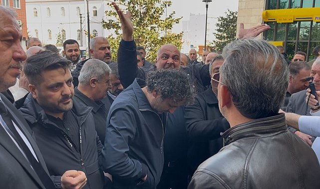 Bursa'da halk otobüsü esnafı belediye önünde toplandı