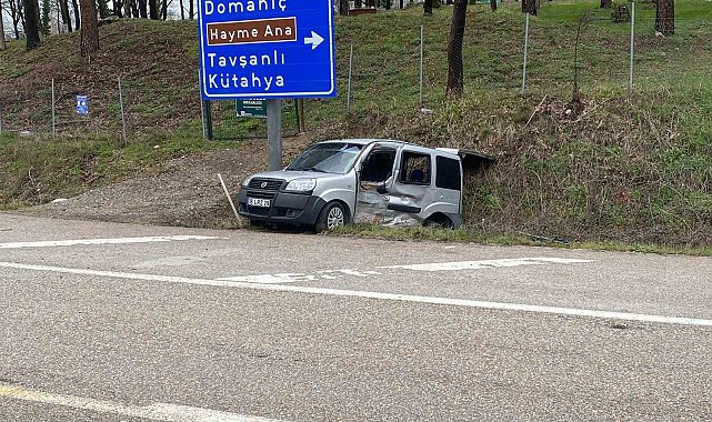 Bursa'da kamyonet ile hafif ticari araç çarpıştı: 4 yaralı