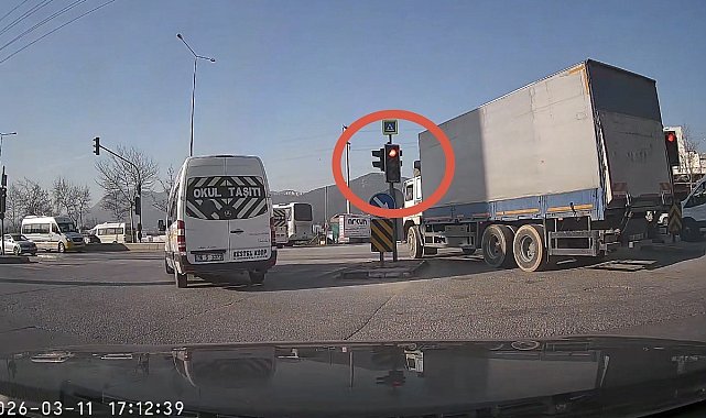 Bursa'da sürücüler kırmızı ışıkta durmadı