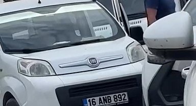 Bursa'da trafikte yol verme kavgası kamerada