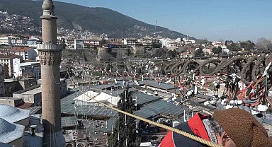 Bursa'nın mahyasında alışılagelmişin dışına çıkılıyor